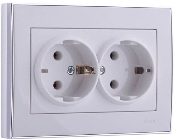 Розетка двойная с/з, белый-хром Lezard RAIN купити