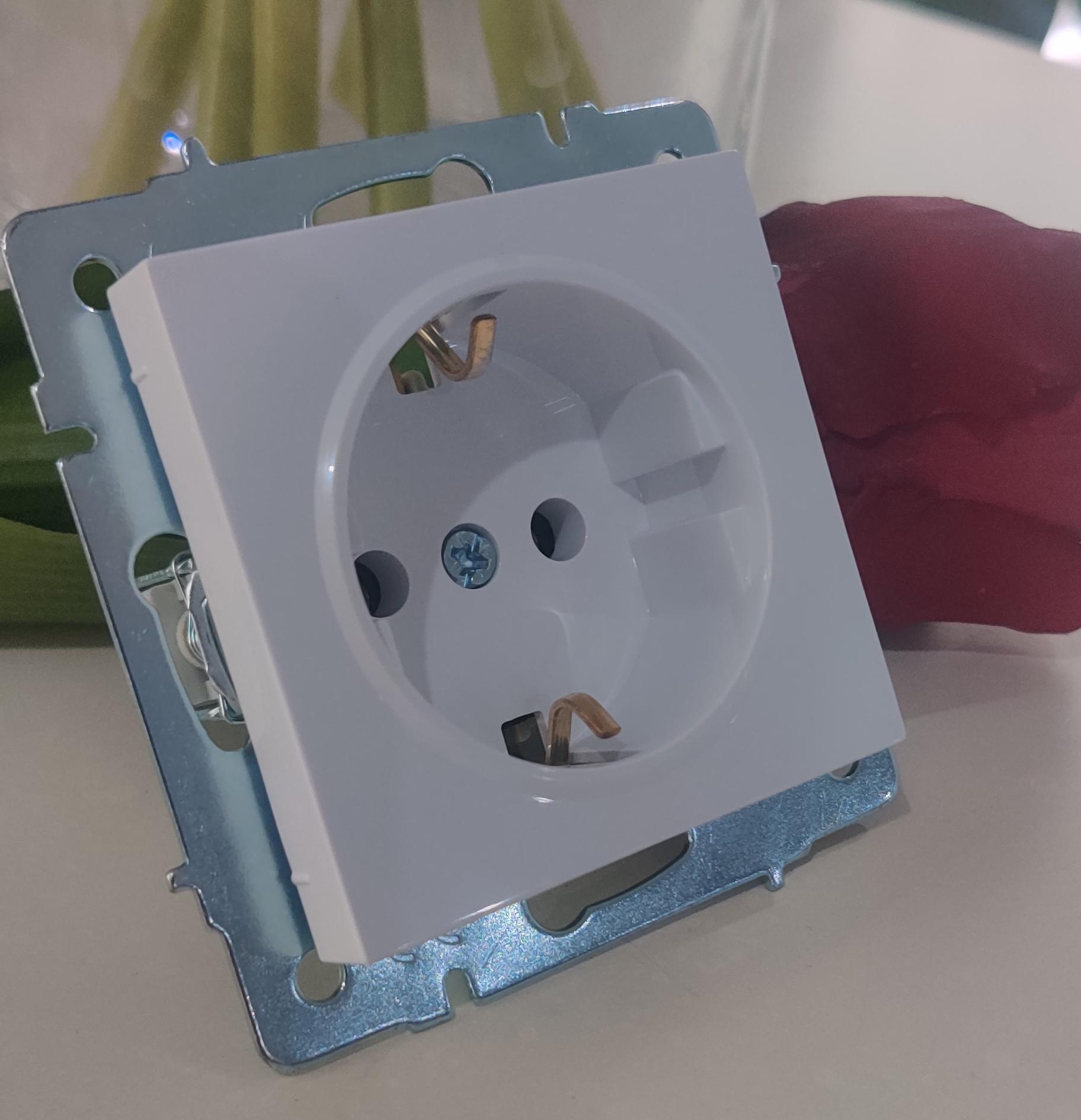 Розетка з/з Lezard VESNA Білий (742-0288-122B) купити