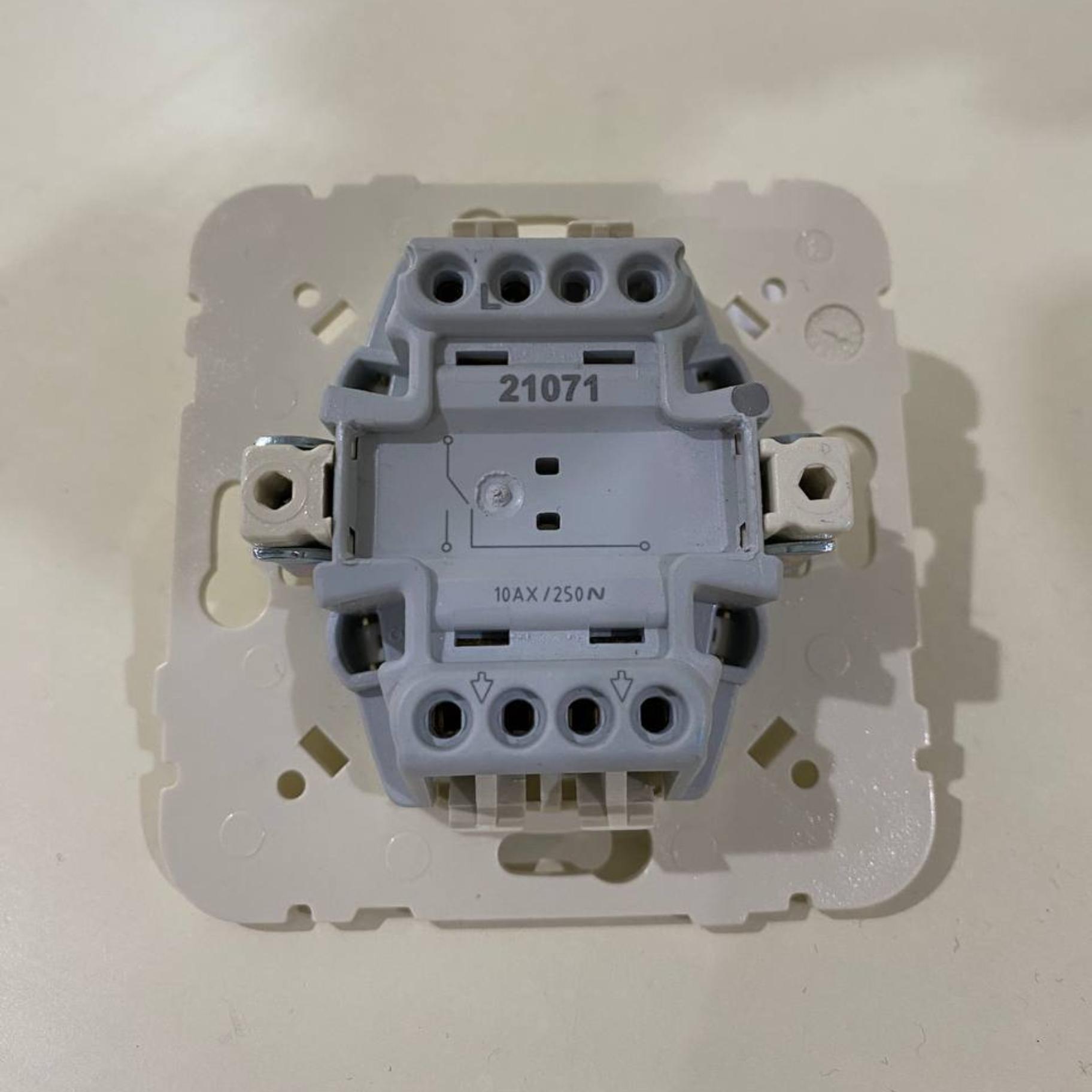 Механізм вимикача 1кл сходинковий LOGUS 10АХ, 250V (21071) купити